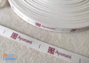 label seragam sekolah